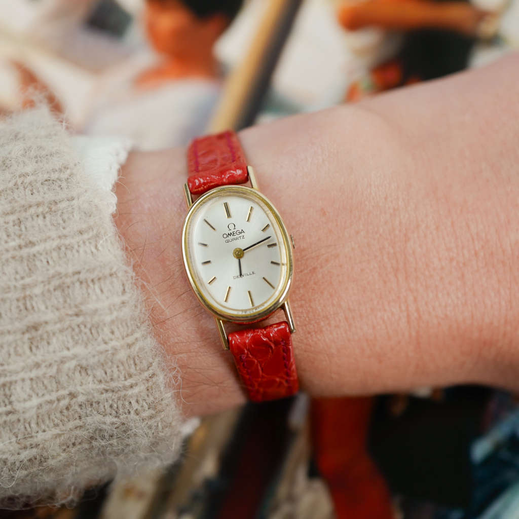 cafe noir les montres vintage omega vintage Ellipse 591.0013 mini montre doree or pour femme rare baignoire ovale deville_1 cafe noir les montres vintage omega vintage Ellipse 591.0013 mini montre doree or pour femme rare baignoire ovale deville