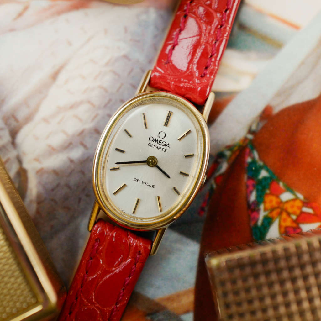 cafe noir les montres vintage omega vintage Ellipse 591.0013 mini montre doree or pour femme rare baignoire ovale deville_4 cafe noir les montres vintage omega vintage Ellipse 591.0013 mini montre doree or pour femme rare baignoire ovale deville