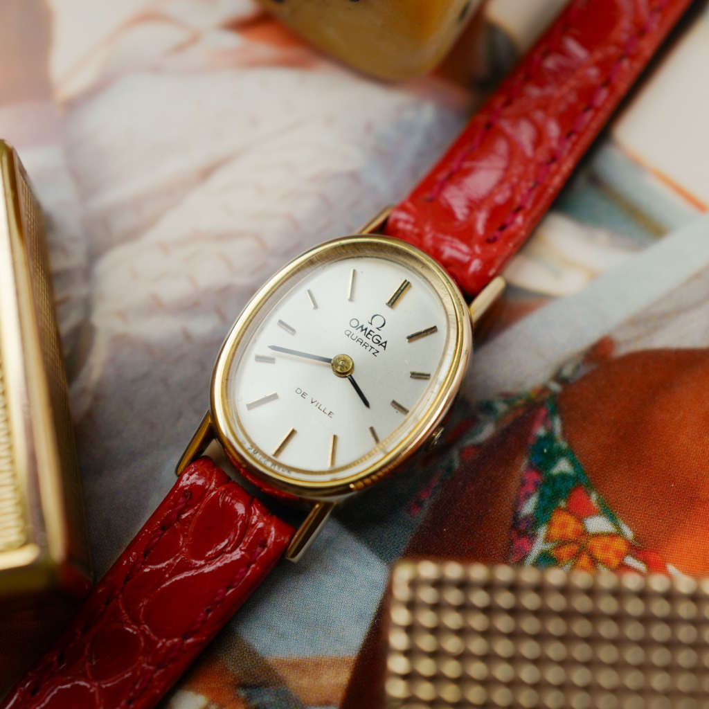 cafe noir les montres vintage omega vintage Ellipse 591.0013 mini montre doree or pour femme rare baignoire ovale deville_5 cafe noir les montres vintage omega vintage Ellipse 591.0013 mini montre doree or pour femme rare baignoire ovale deville