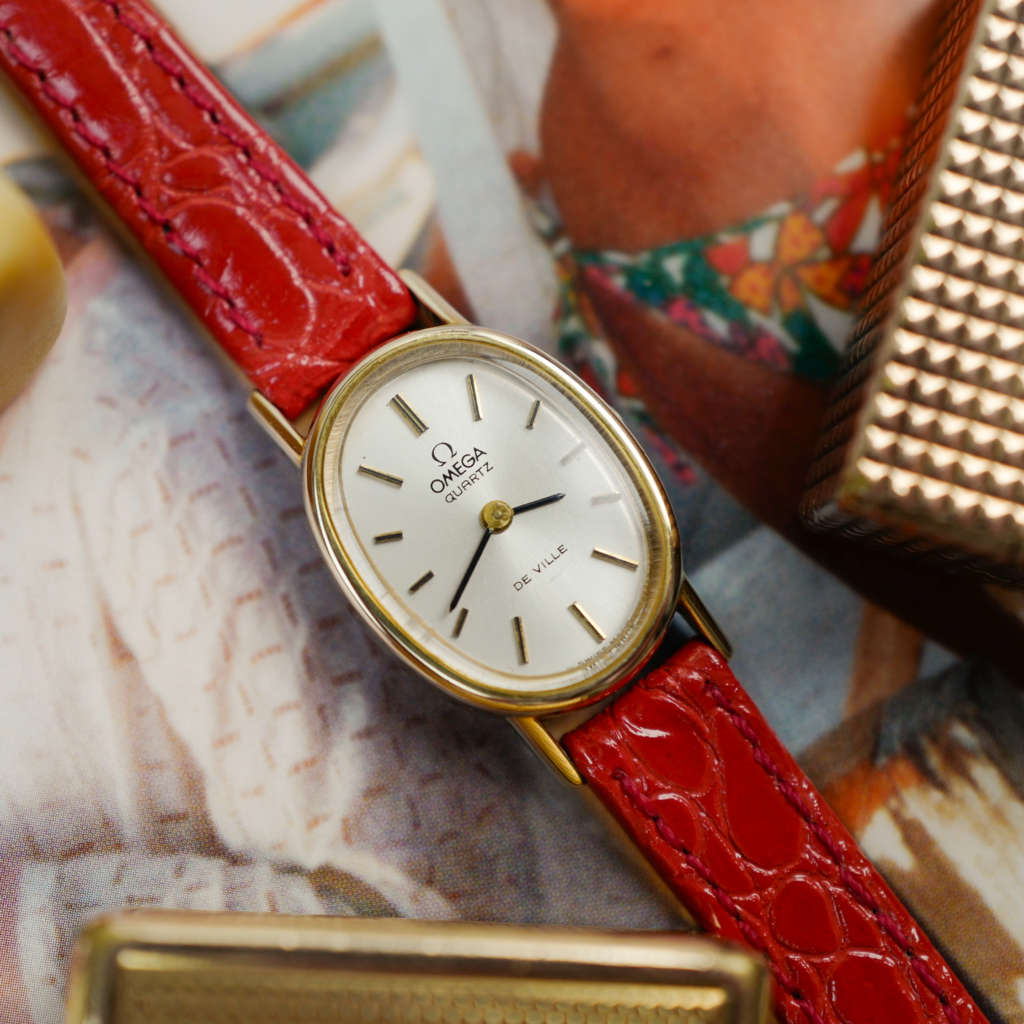 cafe noir les montres vintage omega vintage Ellipse 591.0013 mini montre doree or pour femme rare baignoire ovale deville_6 cafe noir les montres vintage omega vintage Ellipse 591.0013 mini montre doree or pour femme rare baignoire ovale deville