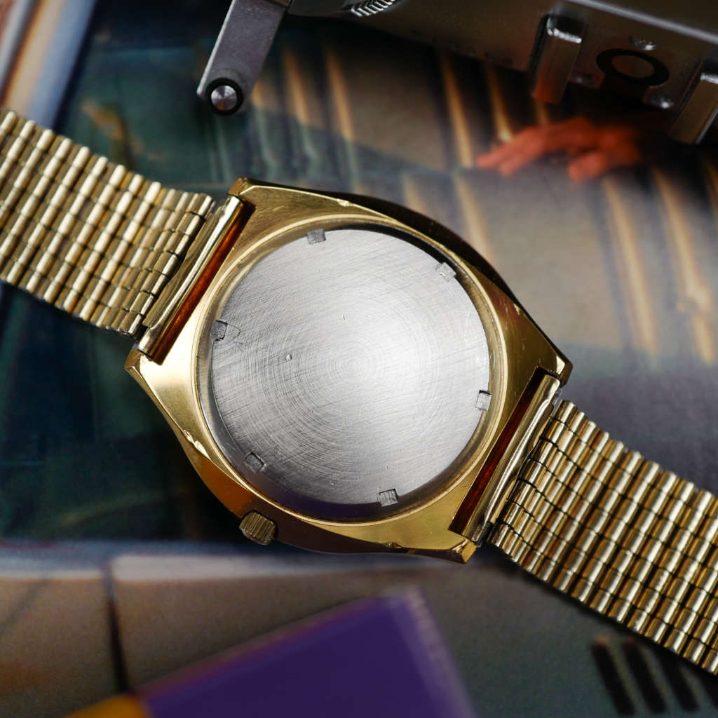 cafe noir montres horloger marseille omega vintage 1972 198 021 Electronic F300HZ geneve dore electronique quartz 40mm_13 cafe noir montres horloger marseille omega vintage 1972 198 021 électronic F300HZ genève dore électronique chronometer quartz 40mm