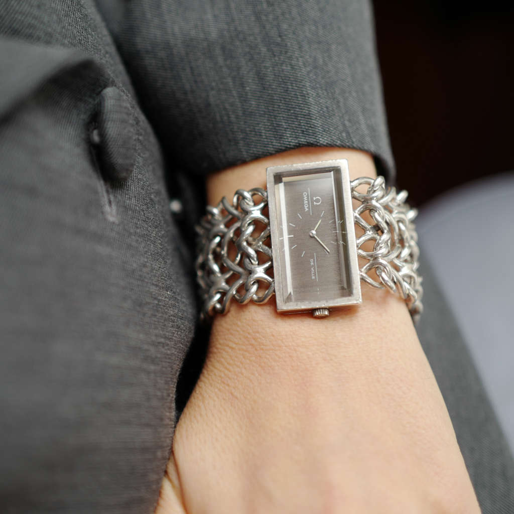 cafe noir les montres horloger marseille omega silver argent vintage verre emeraude emerald de ville mecanique 1973 bracelet argent montre bijou_2 cafe noir les montres horloger marseille omega silver argent vintage verre emeraude emerald de ville mecanique 1973 bracelet argent montre bijou