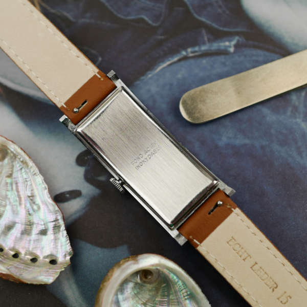 cafe noir montres horloger marseille montre Sally vintage tank cintrée atypique rectangle cadran bleu mécanique manuelle