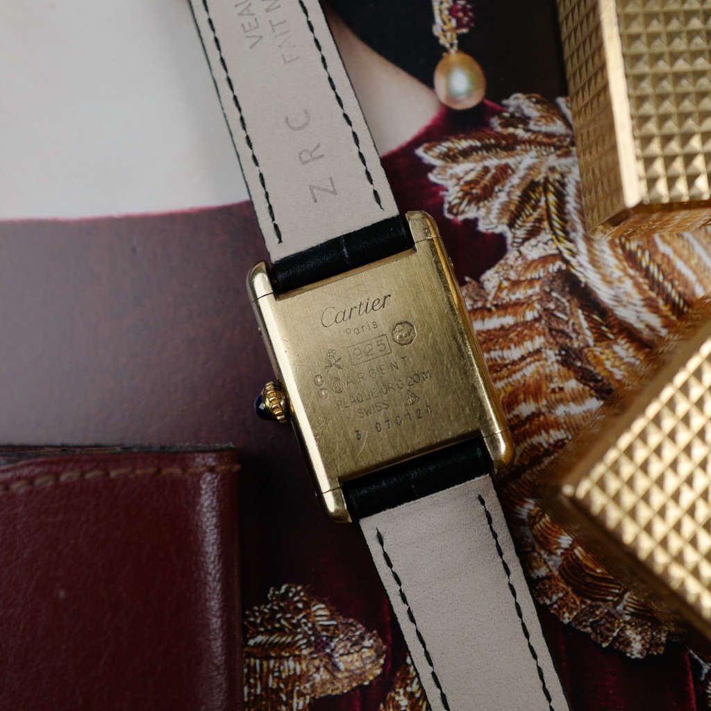 cafe noir les montres cartier tank must vintage pour femme dorée cadran noir mécanique manuelle