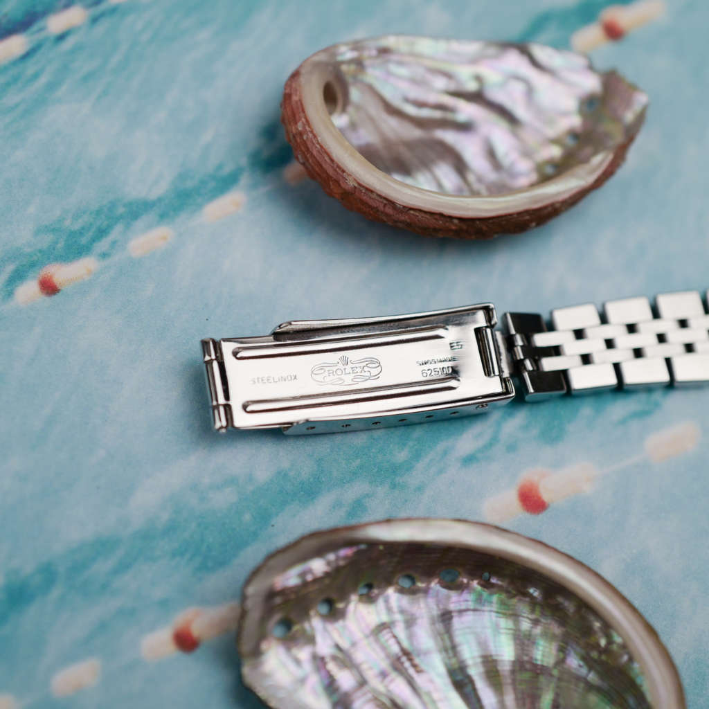 cafe noir les montres horloger marseille rolex femme 26 mm petit modele bracelet jubilee lunette cannelee Oyster Perpetual 6718 jubilee chiffres romain tritium femme_2 cafe noir les montres horloger marseille rolex femme 26 mm petit modele bracelet jubilee lunette cannelee Oyster Perpetual 6718 jubilee chiffres romain tritium femme romains