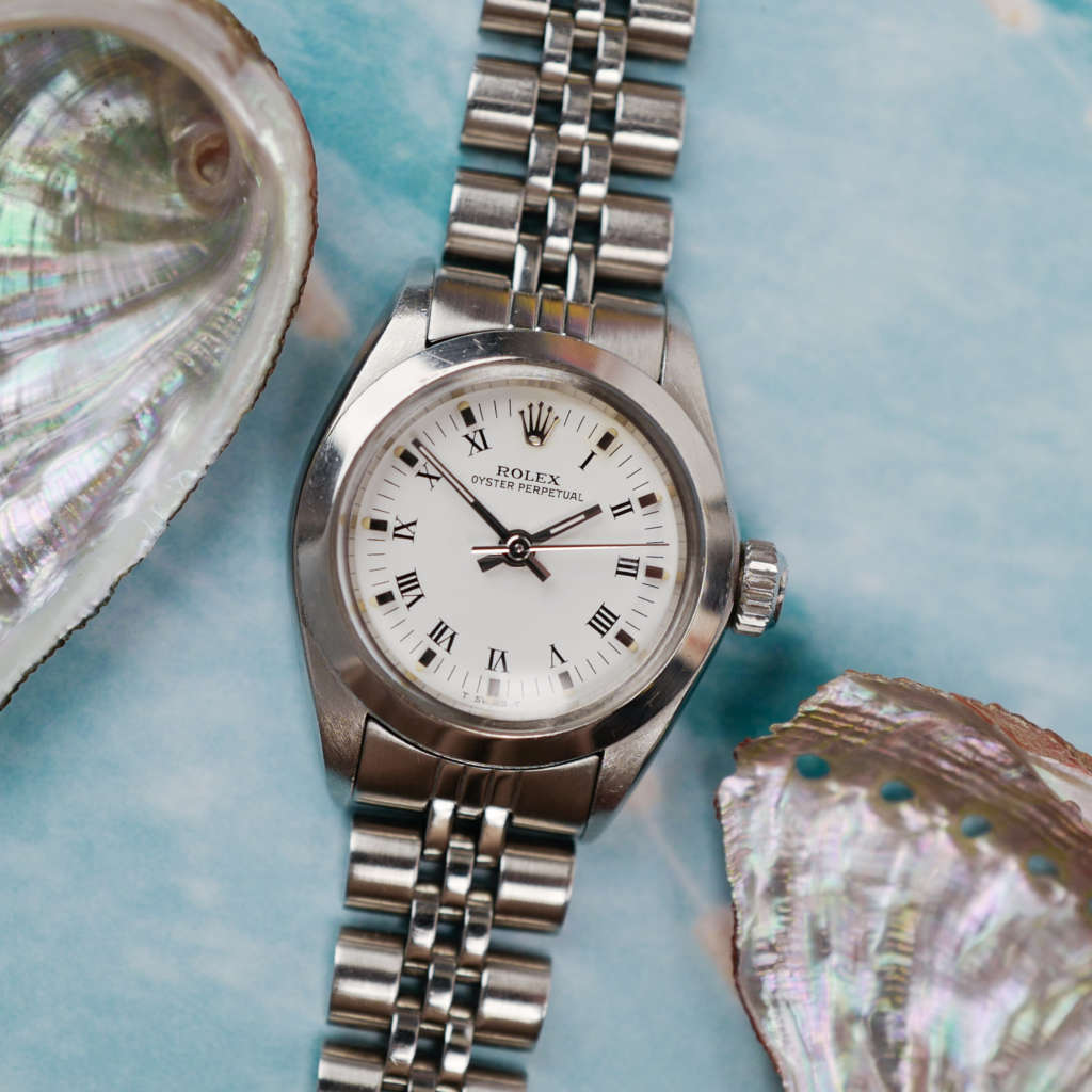 cafe noir les montres horloger marseille rolex femme 26 mm petit modele bracelet jubilee lunette cannelee Oyster Perpetual 6718 jubilee chiffres romain tritium femme_4 cafe noir les montres horloger marseille rolex femme 26 mm petit modele bracelet jubilee lunette cannelee Oyster Perpetual 6718 jubilee chiffres romain tritium femme romains