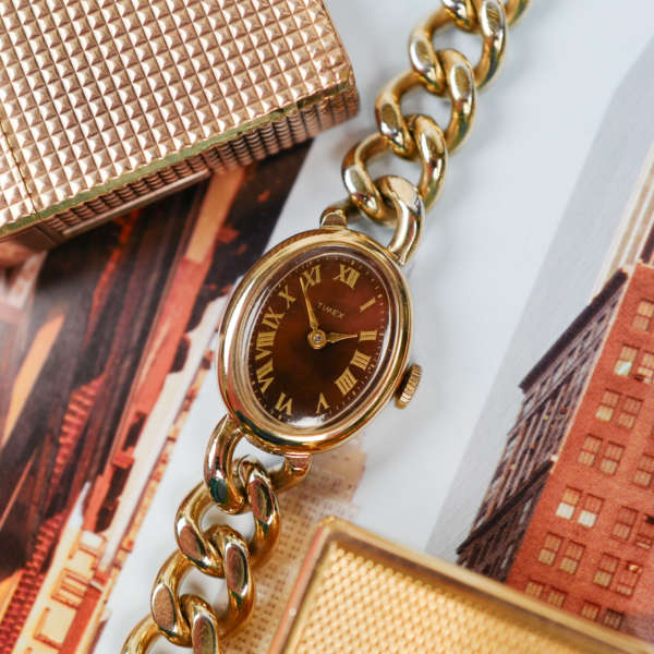 cafe-noir-les-montres-horlogerie-vendeur-marseille-timex-montre-gourmette-bracelet-vintage-mecanique