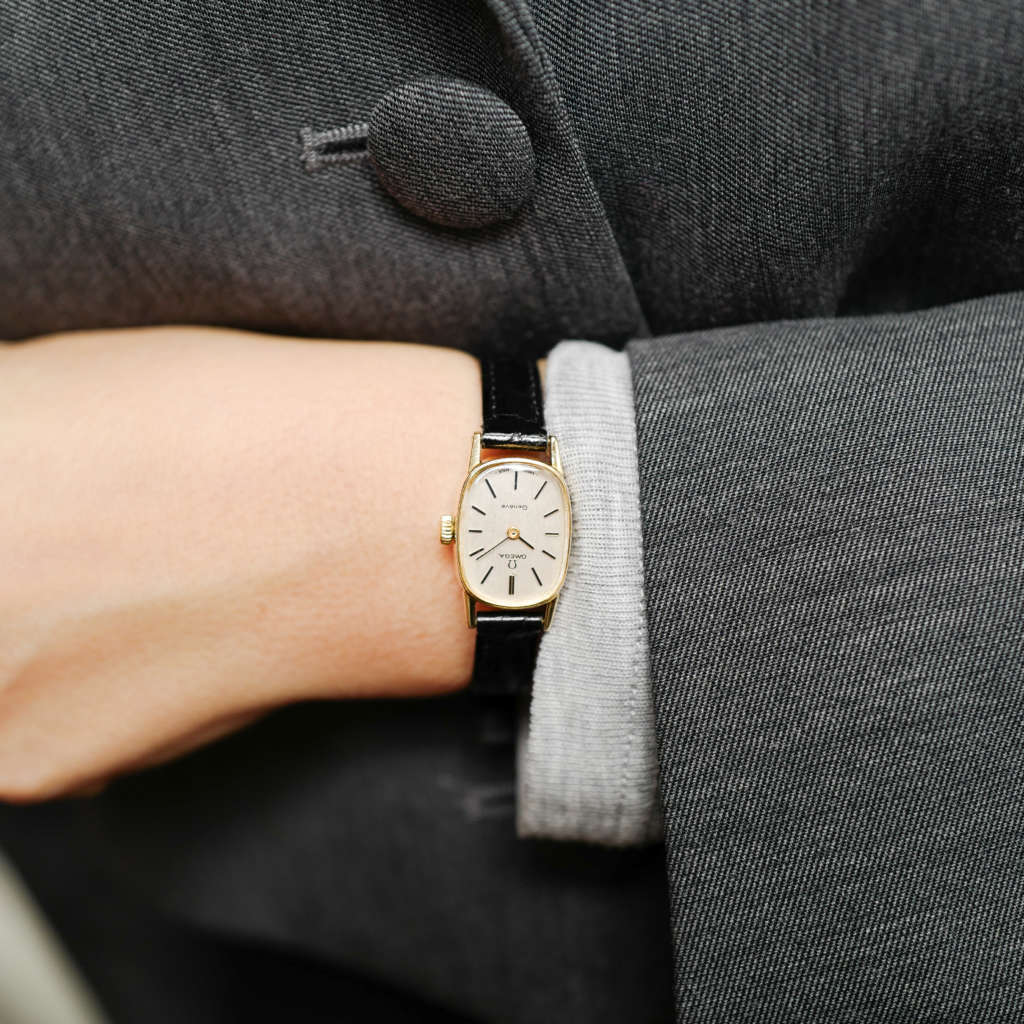 cafe noir les montres vintage horlogerie marseille aix cafe noir montres vintage marseille omega Mini Ellipse 511 289 de 1969 vintage femme dorée mécanique