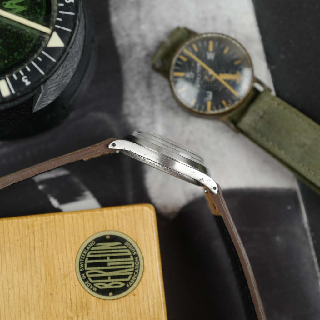 cafe noir les montres vintage horlogerie marseille aix cafe noir montres vintage marseille omega mecanique vintage militaire marche français fab suisse radium 26 5T2 1935