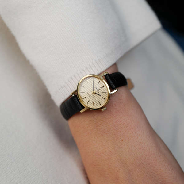 Montre Femme Vintage 1986 [EXC+5] Bracelet Seiko 2C21-5170 Cadran Noir Or Qz