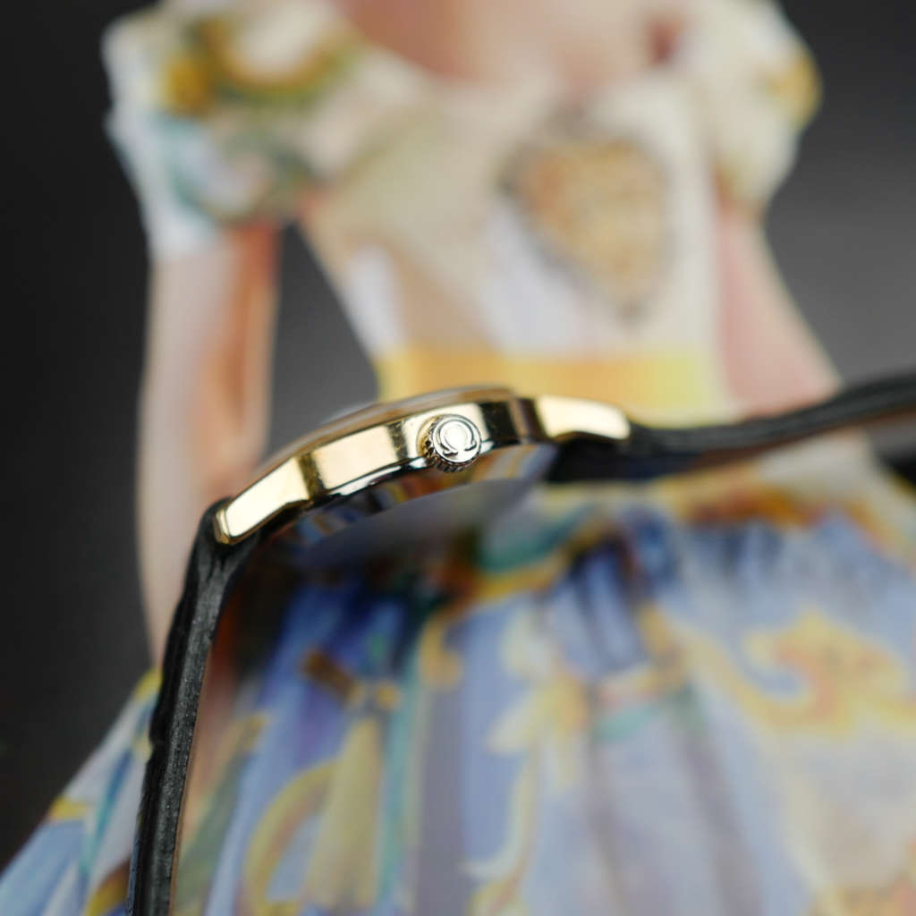 cafe noir les montres horloger marseille omega vintage mecanique mini ellipse baignoire 1989 dorée or mini montre vintage femme