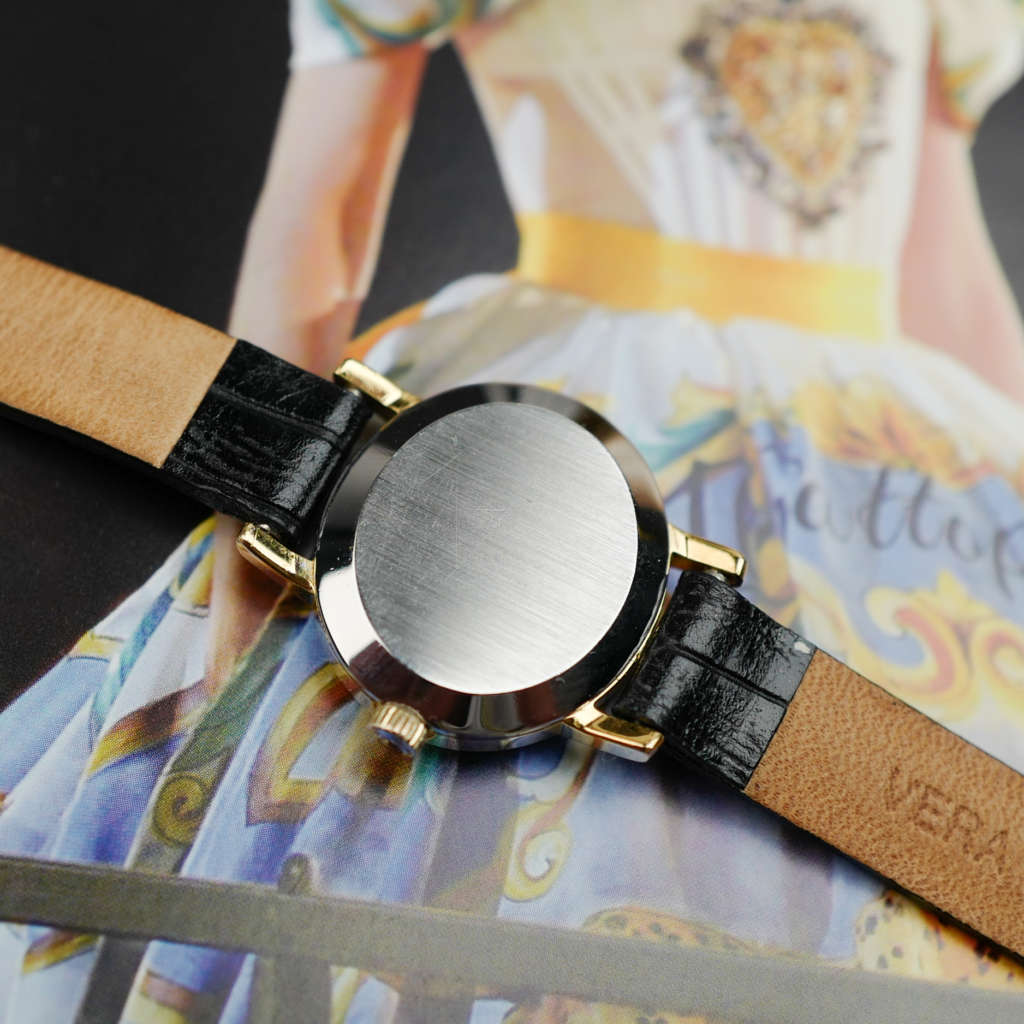 cafe noir les montres horloger marseille omega vintage mecanique mini ellipse baignoire 1989 dorée or mini montre vintage femme