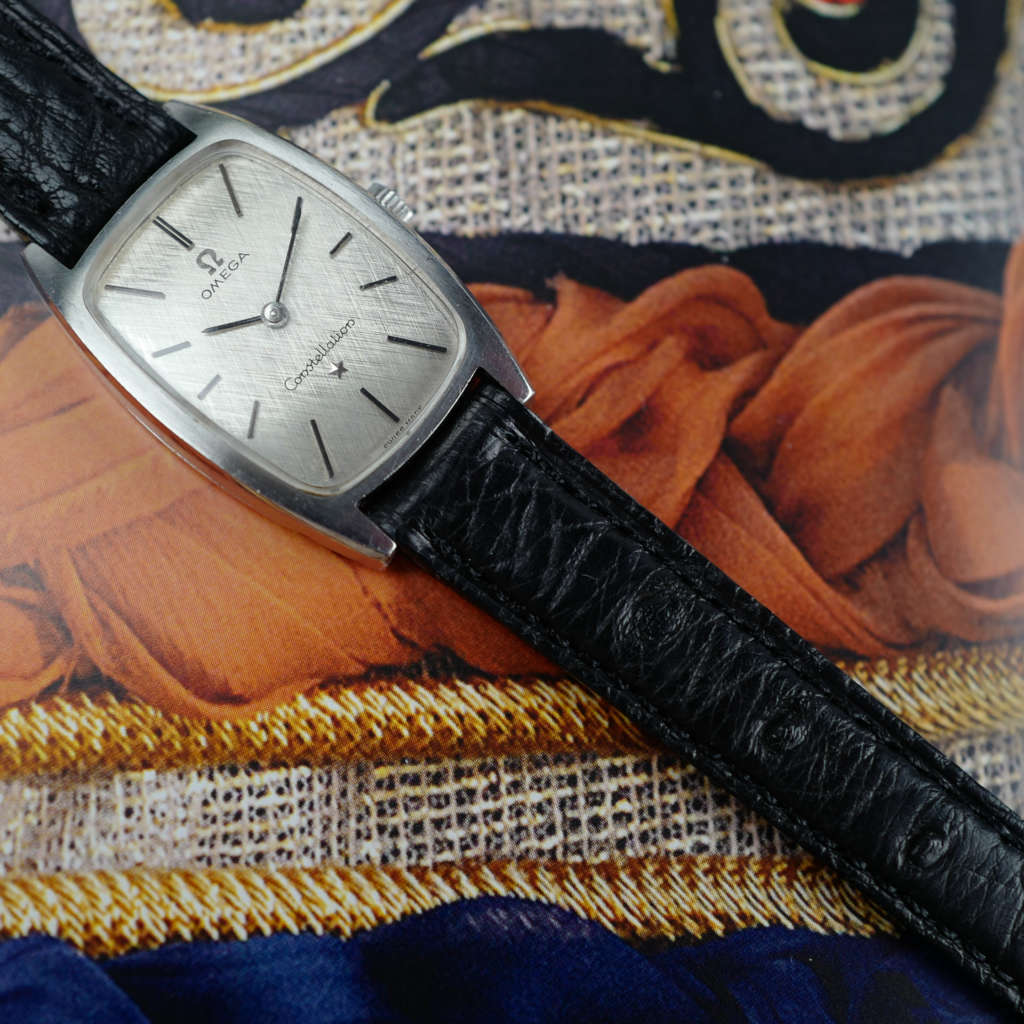 cafe noir les montres vintage horloger marseille Constellation Ellipse 511 257 mini acier cadran émaille 1968