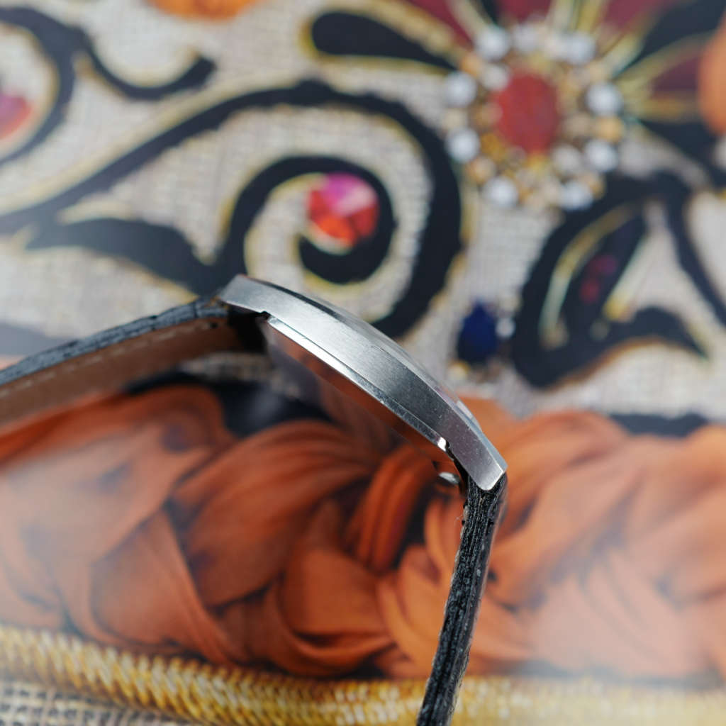 cafe noir les montres vintage horloger marseille Constellation Ellipse 511 257 mini acier cadran émaille 1968