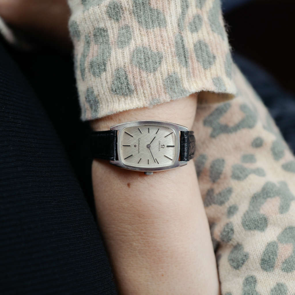 cafe noir les montres vintage horloger marseille Constellation Ellipse 511 257 mini acier cadran emaille 1968 pour femme