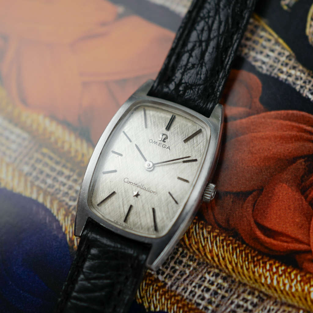 cafe noir les montres vintage horloger marseille Constellation Ellipse 511 257 mini acier cadran emaille 1968 pour femme