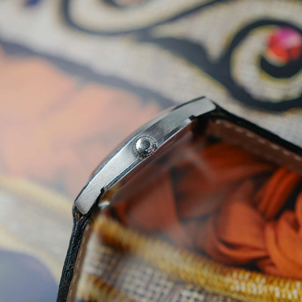 cafe noir les montres vintage horloger marseille Constellation Ellipse 511 257 mini acier cadran emaille 1968 pour femme