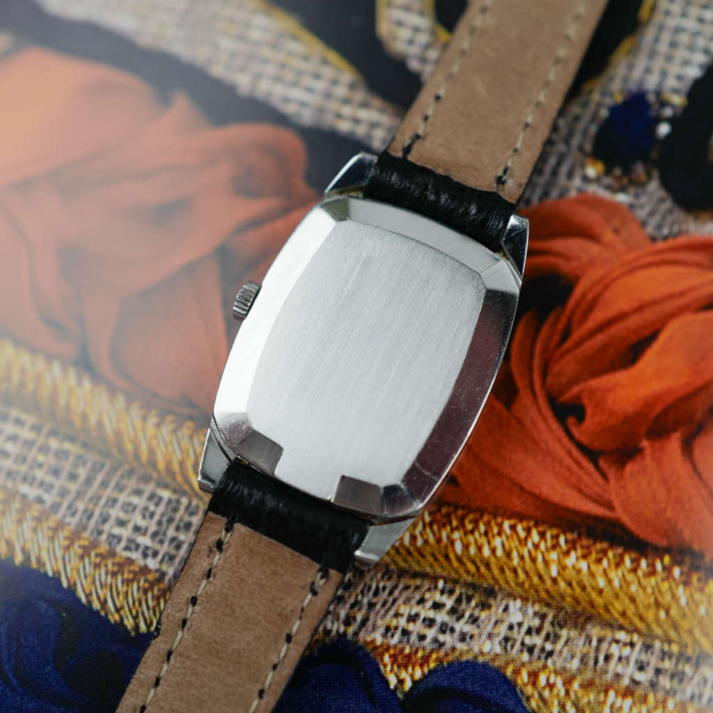 cafe noir les montres vintage horloger marseille Constellation Ellipse 511 257 mini acier cadran emaille 1968 pour femme