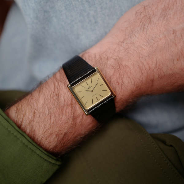 cafe noir les montres vintage horloger marseille aix revision omega tank 1974 large oversize mécanique manuel de ville