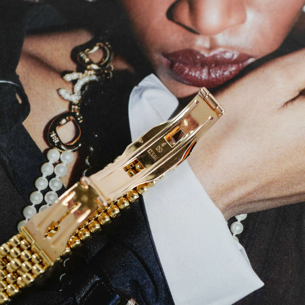 Café Noir Les Montres Marseille Cartier Ellipse femme réf. 67081 bracelet en maille en or jaune 18 carats diamants bracelet serpent commande spéciale vintage 1990