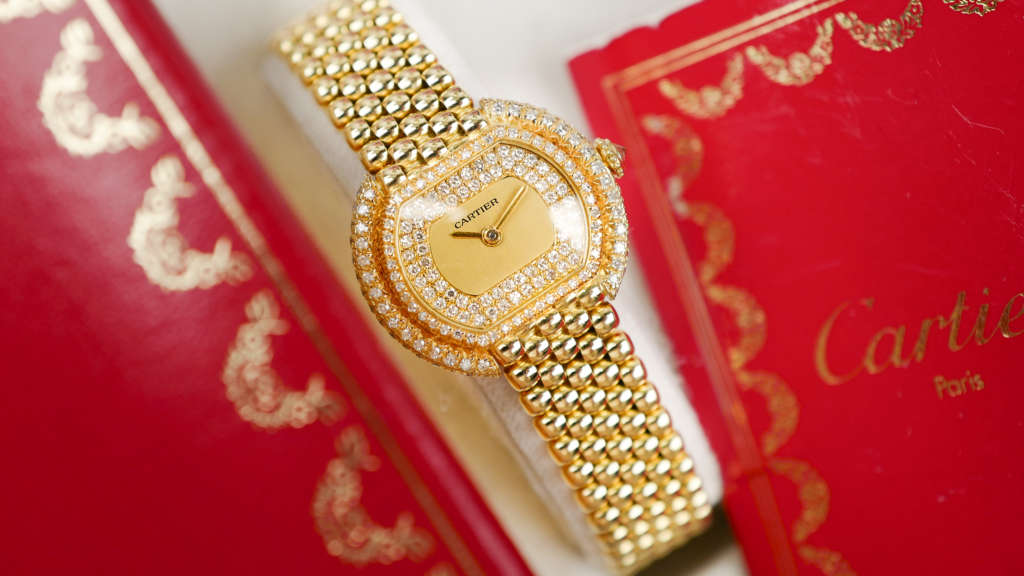 Café Noir Les Montres Marseille Cartier Ellipse femme réf. 67081 bracelet en maille en or jaune 18 carats diamants bracelet serpent commande spéciale vintage 1990