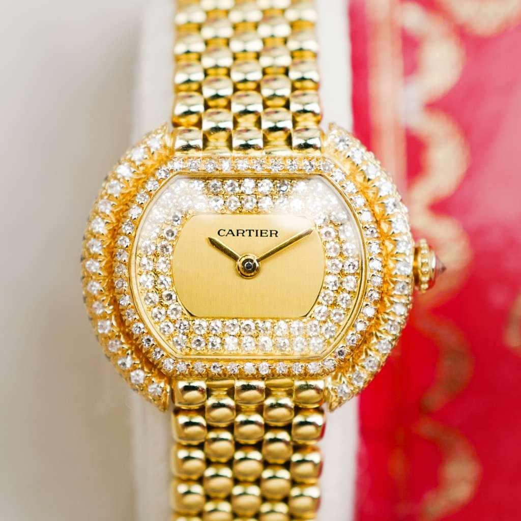 Café Noir Les Montres Marseille Cartier Ellipse femme réf. 67081 bracelet en maille en or jaune 18 carats diamants bracelet serpent commande spéciale vintage 1990