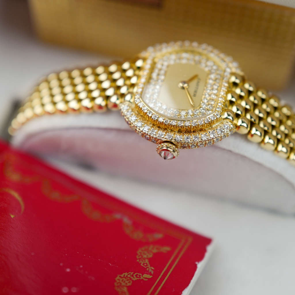 Café Noir Les Montres Marseille Cartier Ellipse femme réf. 67081 bracelet en maille en or jaune 18 carats diamants bracelet serpent commande spéciale vintage 1990