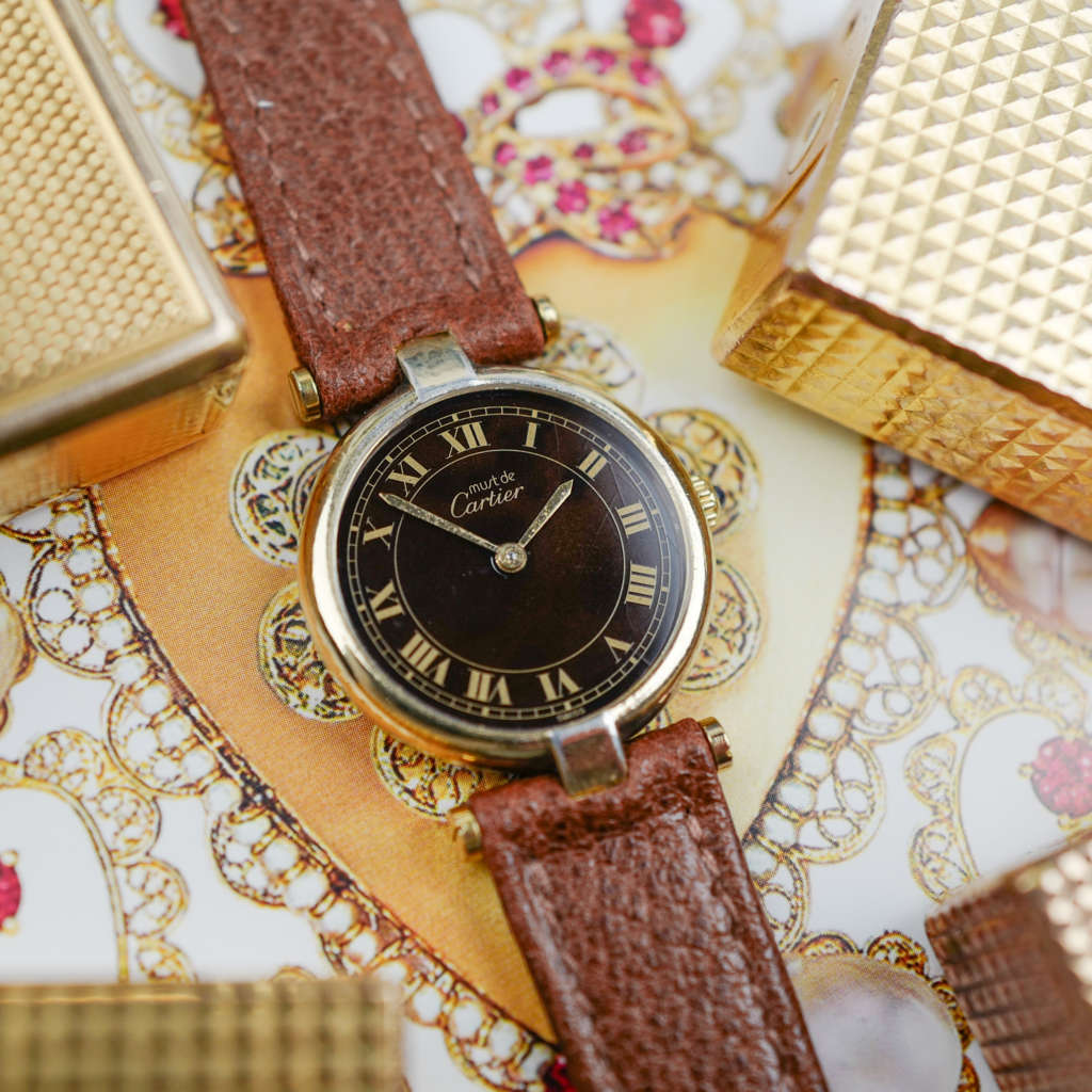 cafe noir les montres vintage horloger marseille CARTIER Vendôme Must ronde Grand Modèle Doré vintage petit modèle ronde patine marron