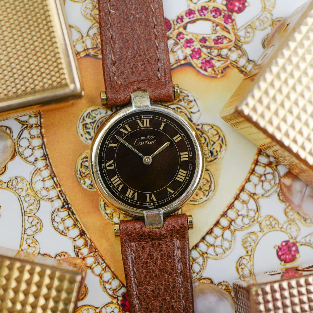 cafe noir les montres vintage horloger marseille CARTIER Vendôme Must ronde Grand Modèle Doré vintage petit modèle ronde patine marron