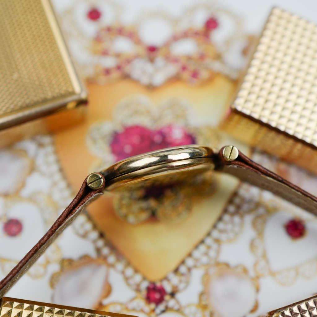 cafe noir les montres vintage horloger marseille CARTIER Vendôme Must ronde Grand Modèle Doré vintage petit modèle ronde patine marron