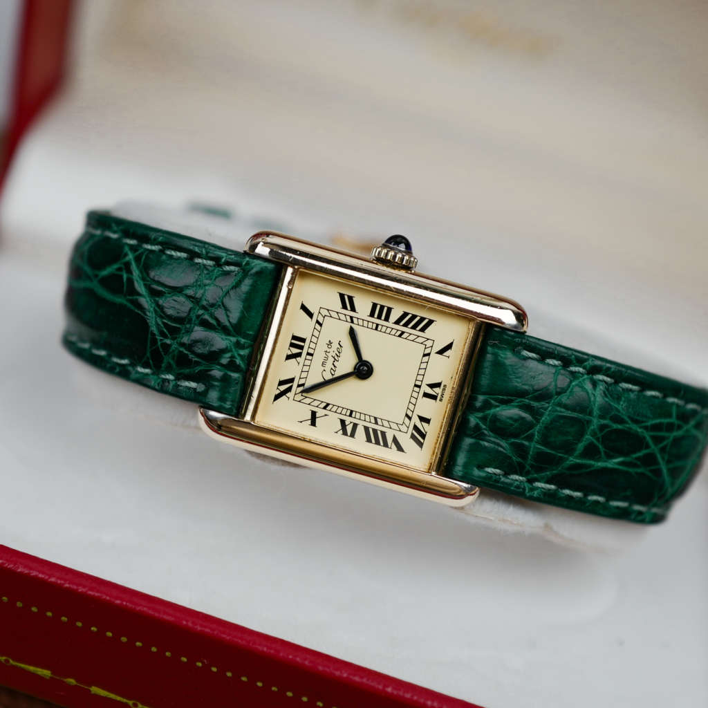 cafe noir montres horloger marseille cartier tank must mécanique pour femme vermeil petit modèle or chiffres romains bracelet vert