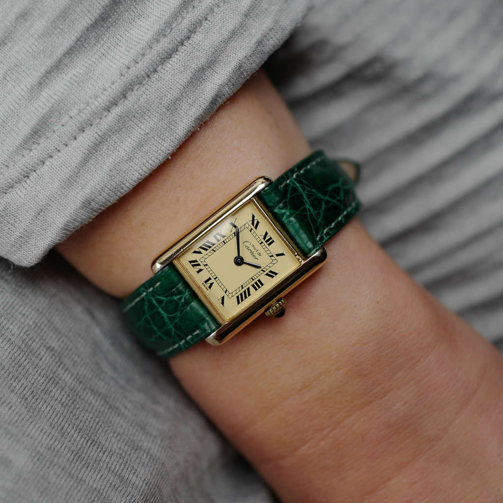 cafe noir montres horloger marseille cartier tank must mécanique pour femme vermeil petit modèle or chiffres romains bracelet vert