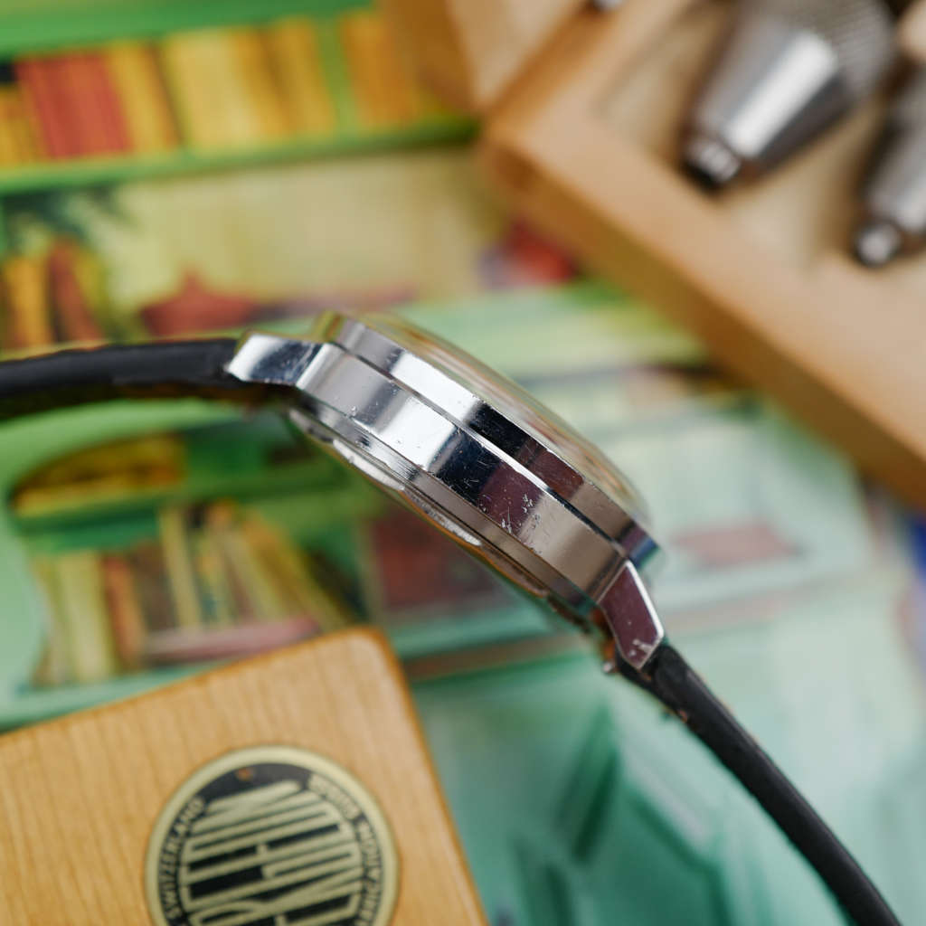 cafe noir montres vintage marseille airain-chronographe-francais-valjoux-7734-vintage-1970