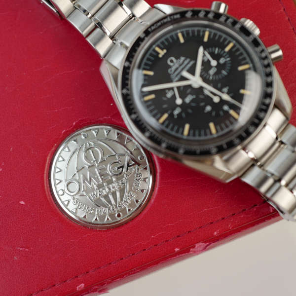 omega cafe noir les montre horloger marseille omega-speedmaster-3570-tritium-vintage-1997-full-set