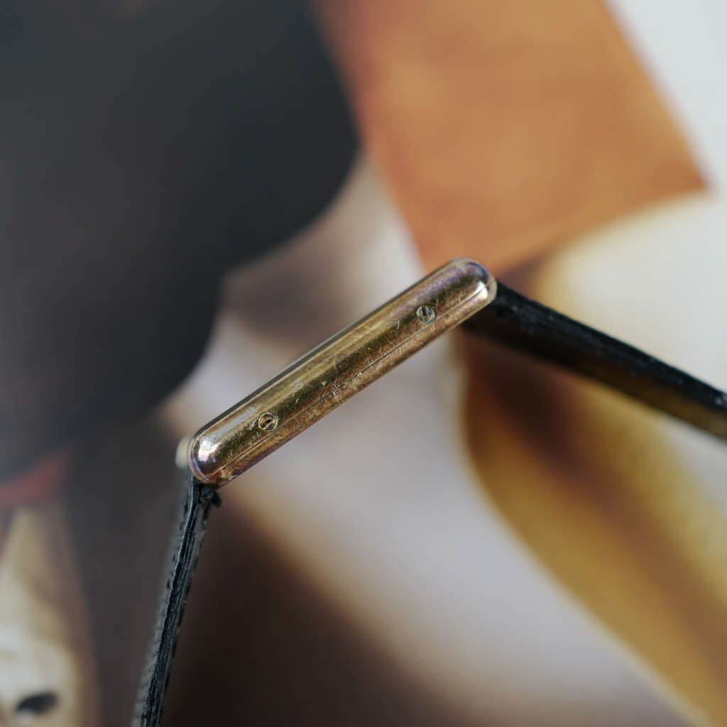 cafe-noir-les-montres-cartier-must-tank-grand-modele-noir-1990