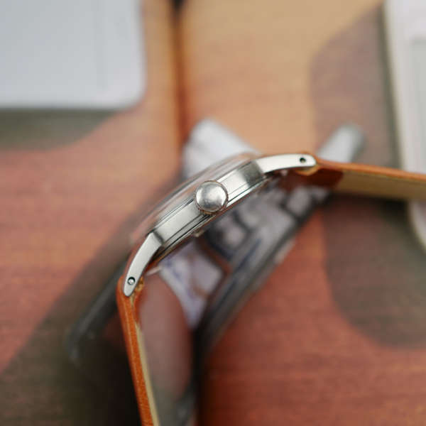 cafe-noir-les-montres-omega-fab-suisse-militaire-vintage-1944