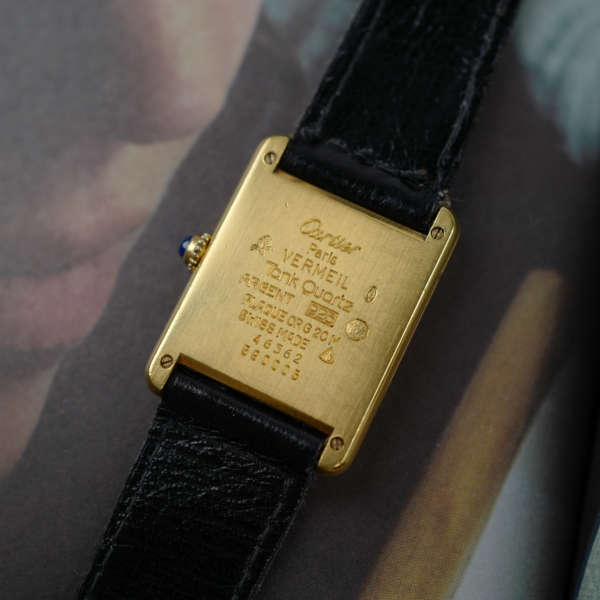 cafe-noir-les-montres-cartier-must-tank-grand-modele-noir-1990