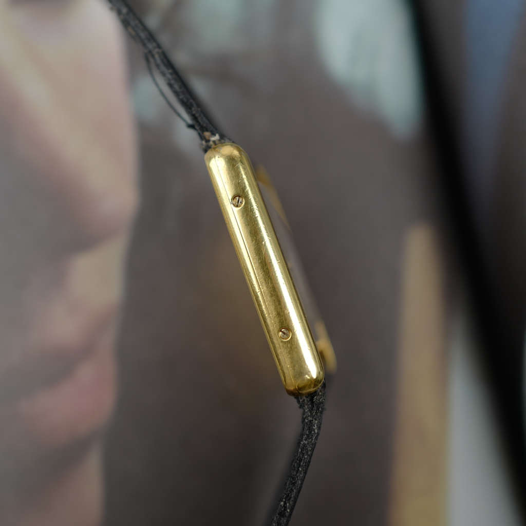 cafe-noir-les-montres-cartier-must-tank-grand-modele-noir-1990_12 cafe-noir-les-montres-cartier-must-tank-grand-modele-noir-1990