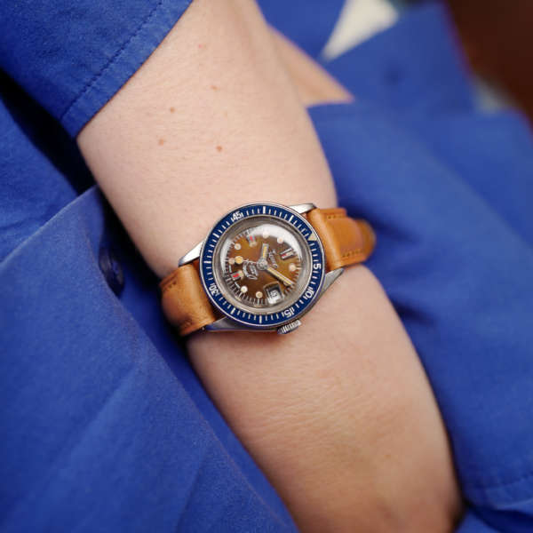 cafe noir les montres vintage horloger marseille mini montre de plongee pour femme bakelite tritium squale tina wamy 26mm vintage montre pour femme_10