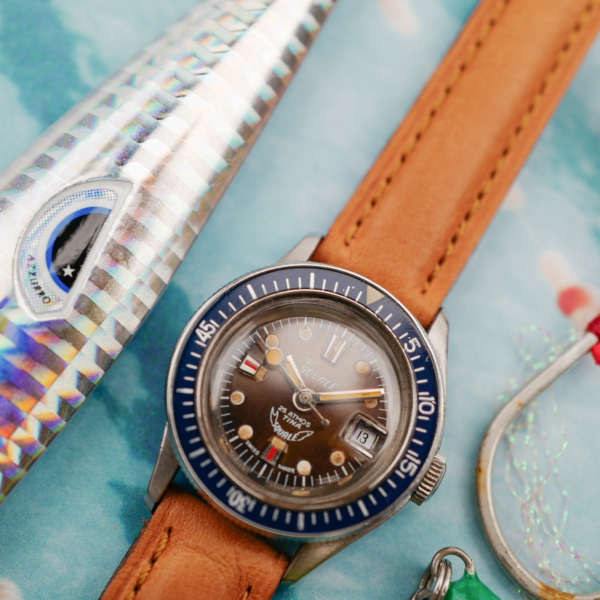 cafe noir les montres vintage horloger marseille mini montre de plongee pour femme bakelite tritium squale tina wamy 26mm vintage montre pour femme