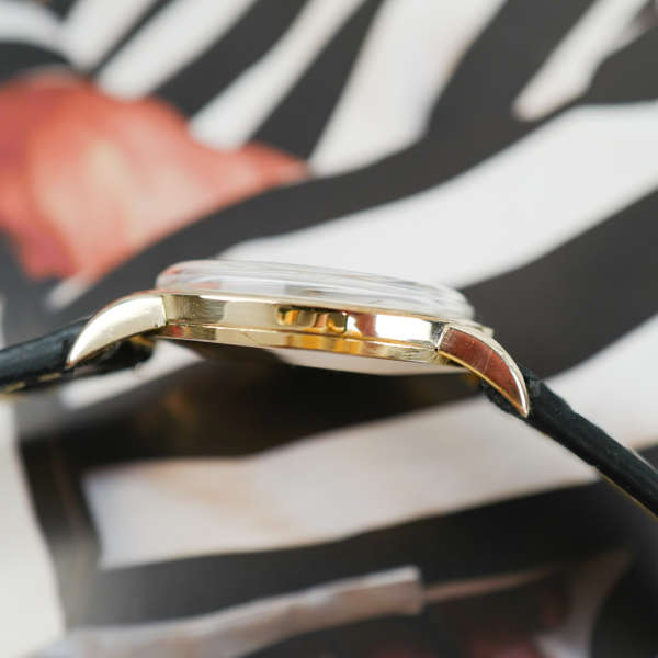 cafe noir les montres vintage horloger marseille zenith-chic-doree-calatrava-1953