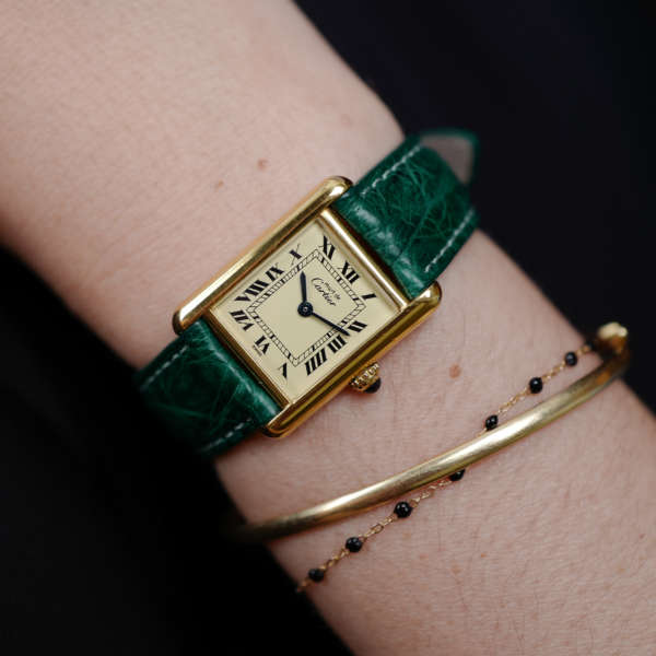 cafe noir montres horloger marseille cartier tank must mécanique pour femme vermeil petit modèle or chiffres romains bracelet vert
