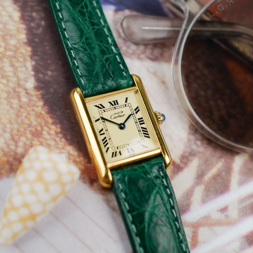 cafe noir montres horloger marseille cartier tank must mécanique pour femme vermeil petit modèle or chiffres romains bracelet vert