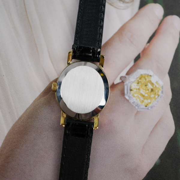 cafe-noir-montres-horloger-marseille-omega-mini-ellipse-doree-mecanique-1989