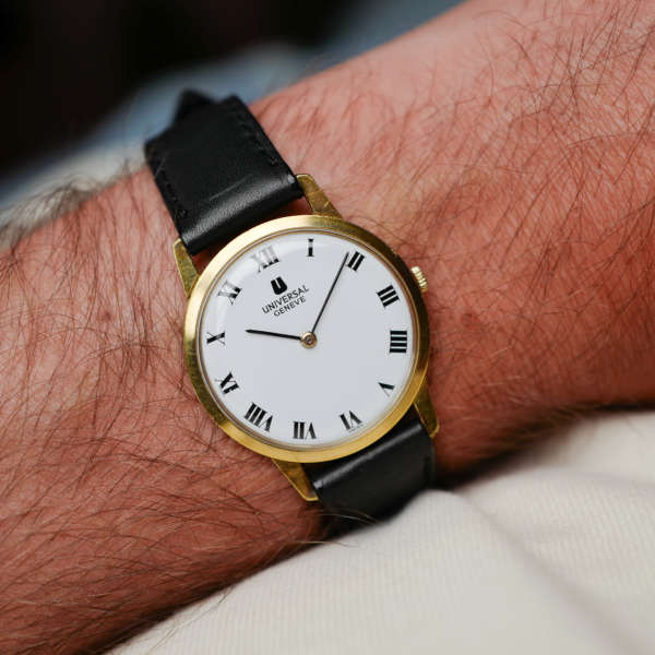 cafe noir montres horloger marseille universal-geneve-ultra-thin-31mm-or-calibre-142