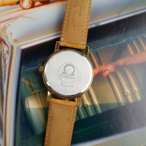 cafe-noir-les-montres-omega-geneve-doree-vintage-1975