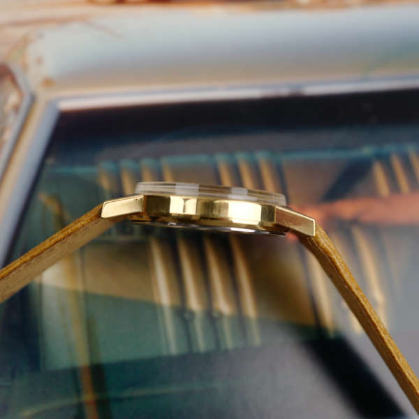 cafe-noir-les-montres-omega-geneve-doree-vintage-1975