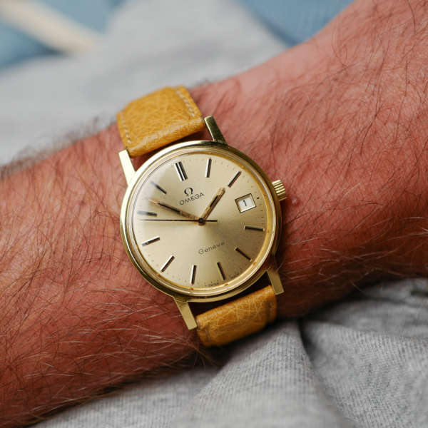cafe-noir-les-montres-omega-geneve-doree-vintage-1975