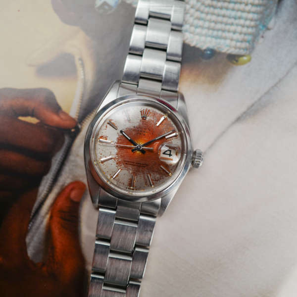 cafe-noir-montres-aix-horloger-rolex-oyster-34-perpetual-date-1500-tropical-tritium-patine-vintage-1969