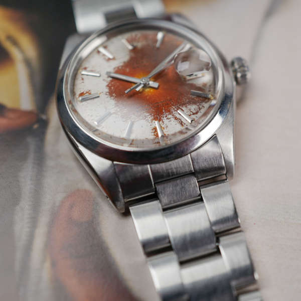 cafe-noir-montres-aix-horloger-rolex-oyster-34-perpetual-date-1500-tropical-tritium-patine-vintage-1969